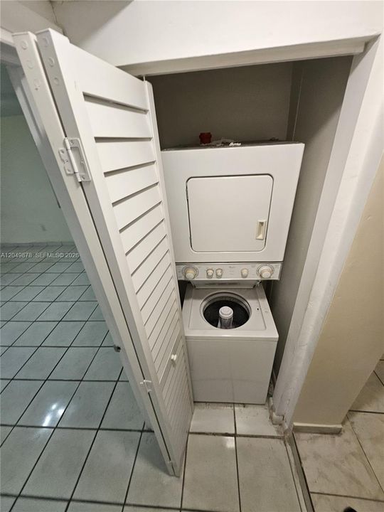 For Rent: $2,500 (2 beds, 1 baths, 800 Square Feet)
