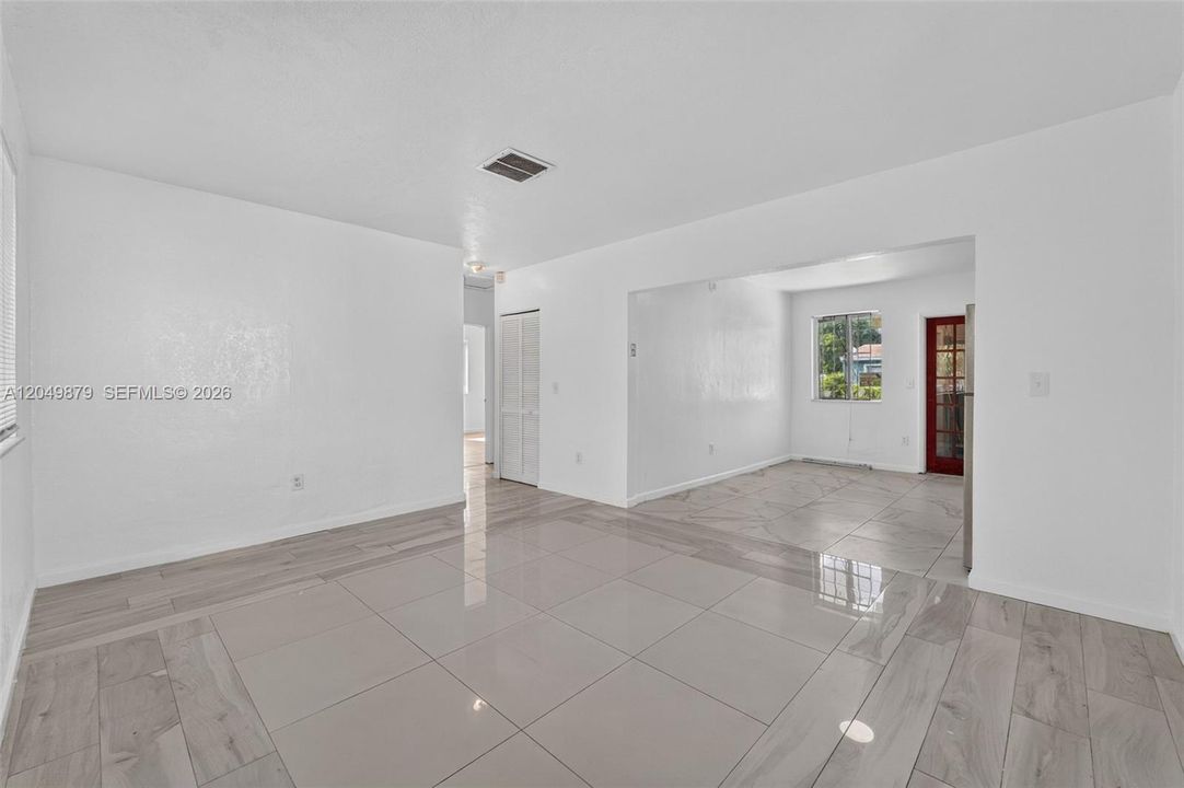 В аренду: $2,850 (3 спален, 1 ванн, 972 Квадратных фут)