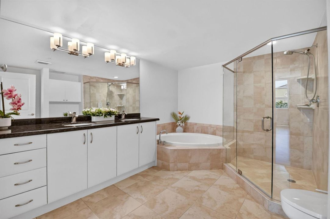 Primary Bathroom, Double Sink Vanity