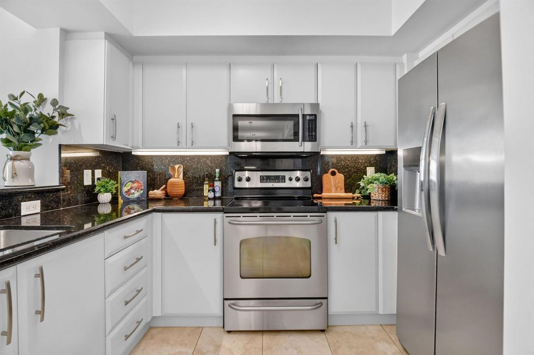 Updated Kitchen Cabinets and Appliances