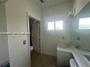 For Rent: $2,350 (1 beds, 1 baths, 527 Square Feet)