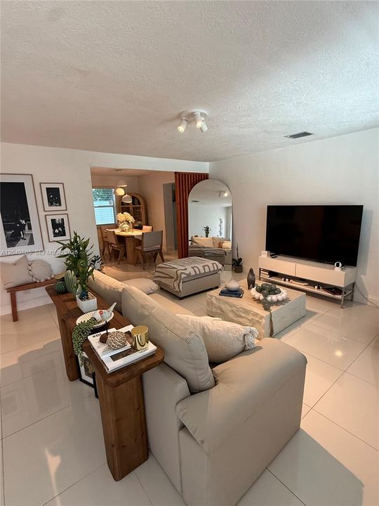 For Rent: $3,900 (3 beds, 2 baths, 1484 Square Feet)