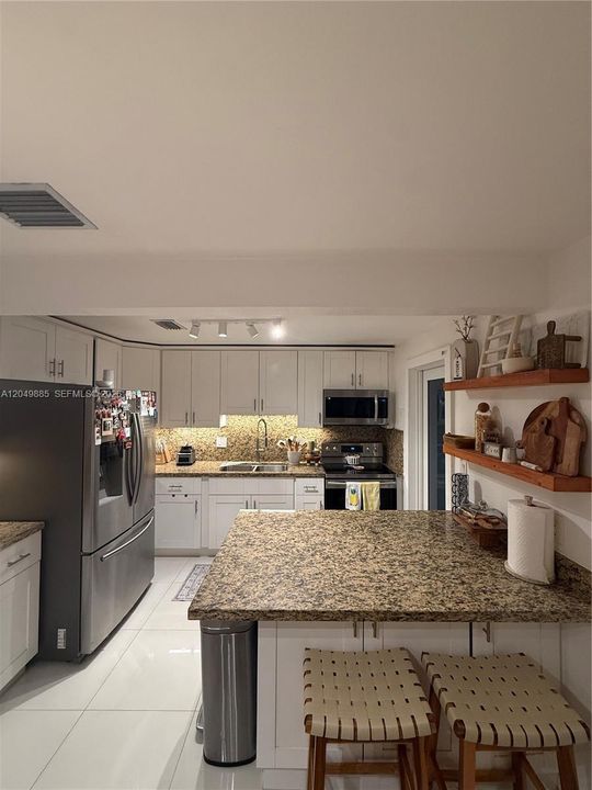 For Rent: $3,900 (3 beds, 2 baths, 1484 Square Feet)