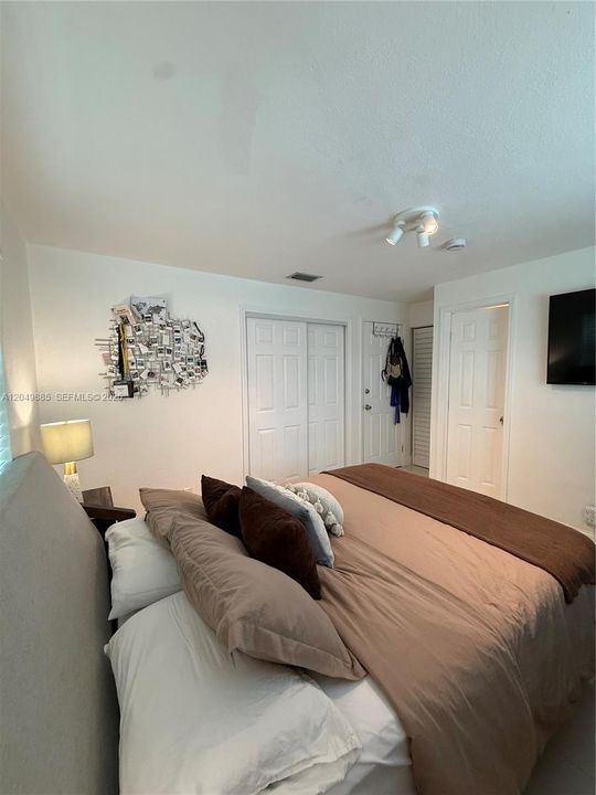 For Rent: $3,900 (3 beds, 2 baths, 1484 Square Feet)