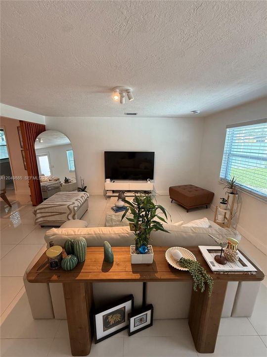 For Rent: $3,900 (3 beds, 2 baths, 1484 Square Feet)