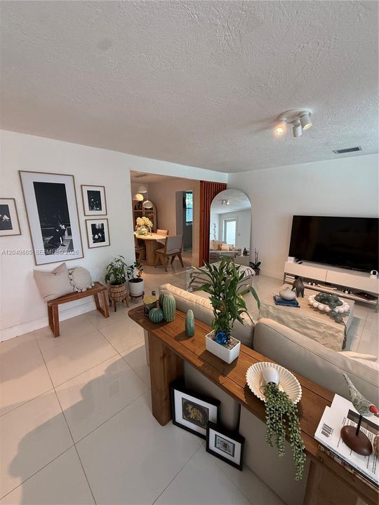 For Rent: $3,900 (3 beds, 2 baths, 1484 Square Feet)