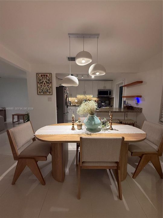 For Rent: $3,900 (3 beds, 2 baths, 1484 Square Feet)