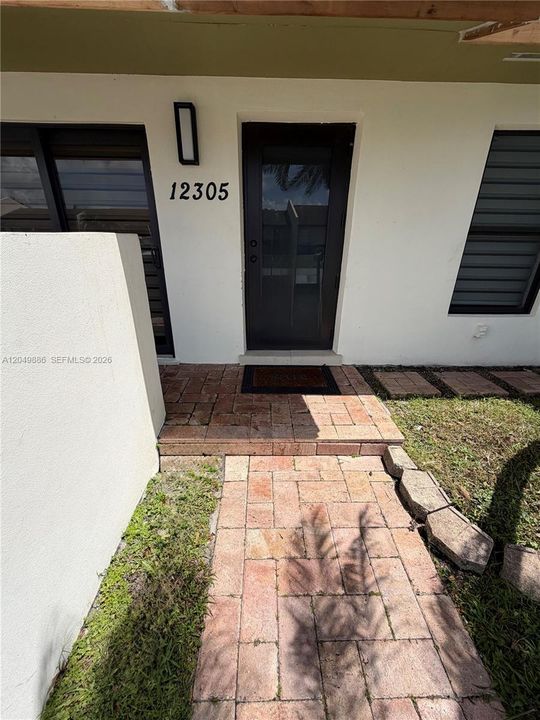 For Rent: $2,500 (2 beds, 1 baths, 1050 Square Feet)