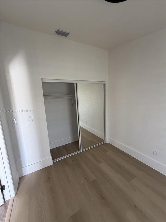 For Rent: $2,500 (2 beds, 1 baths, 1050 Square Feet)