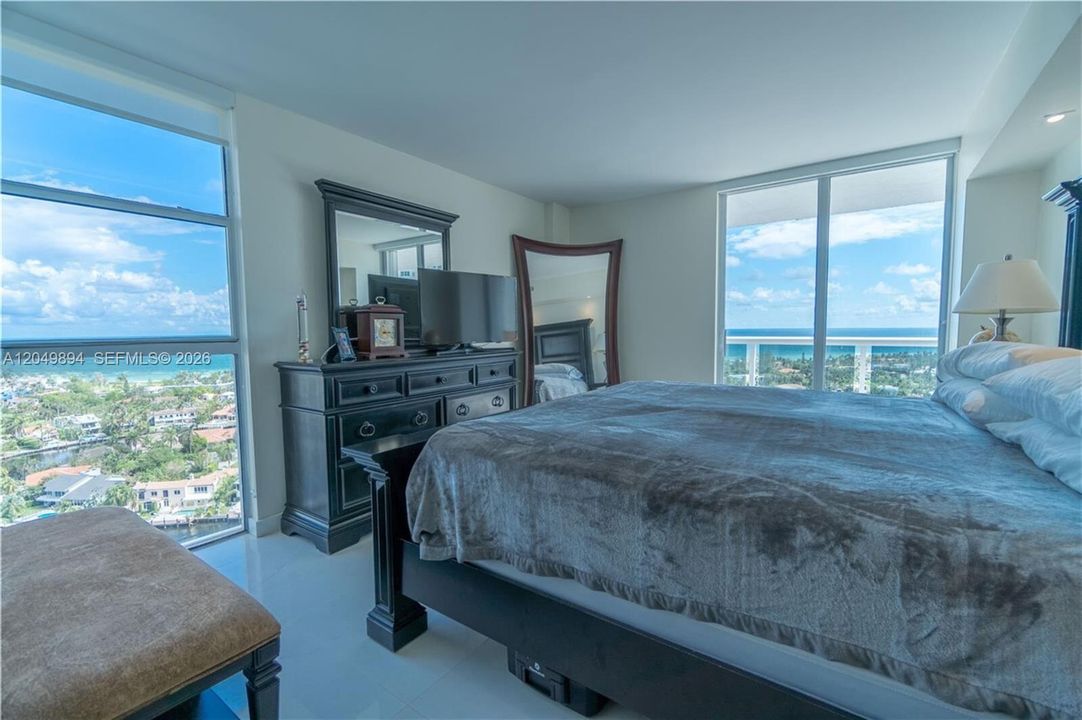 For Rent: $3,350 (2 beds, 2 baths, 1100 Square Feet)