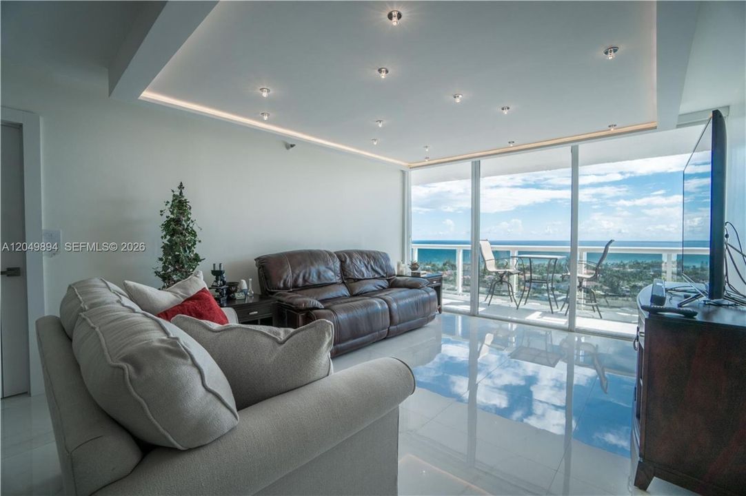 For Rent: $3,350 (2 beds, 2 baths, 1100 Square Feet)