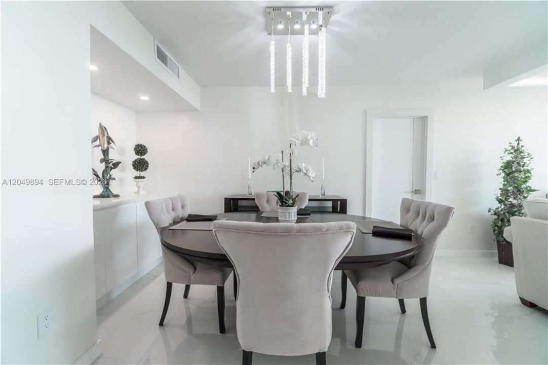 For Rent: $3,350 (2 beds, 2 baths, 1100 Square Feet)
