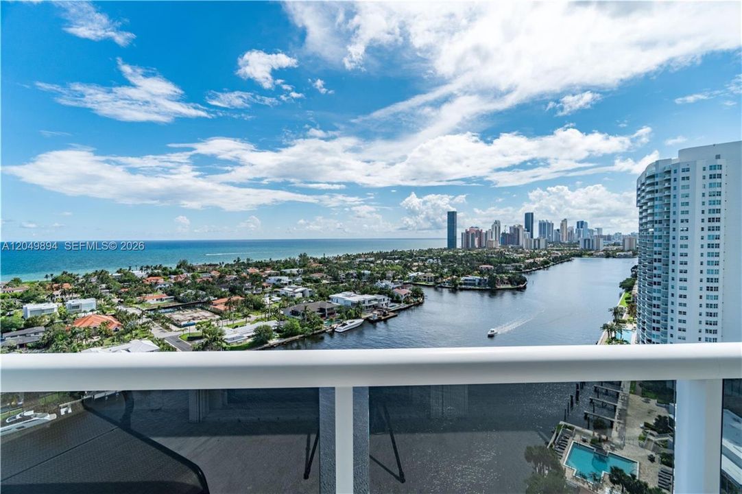 For Rent: $3,350 (2 beds, 2 baths, 1100 Square Feet)