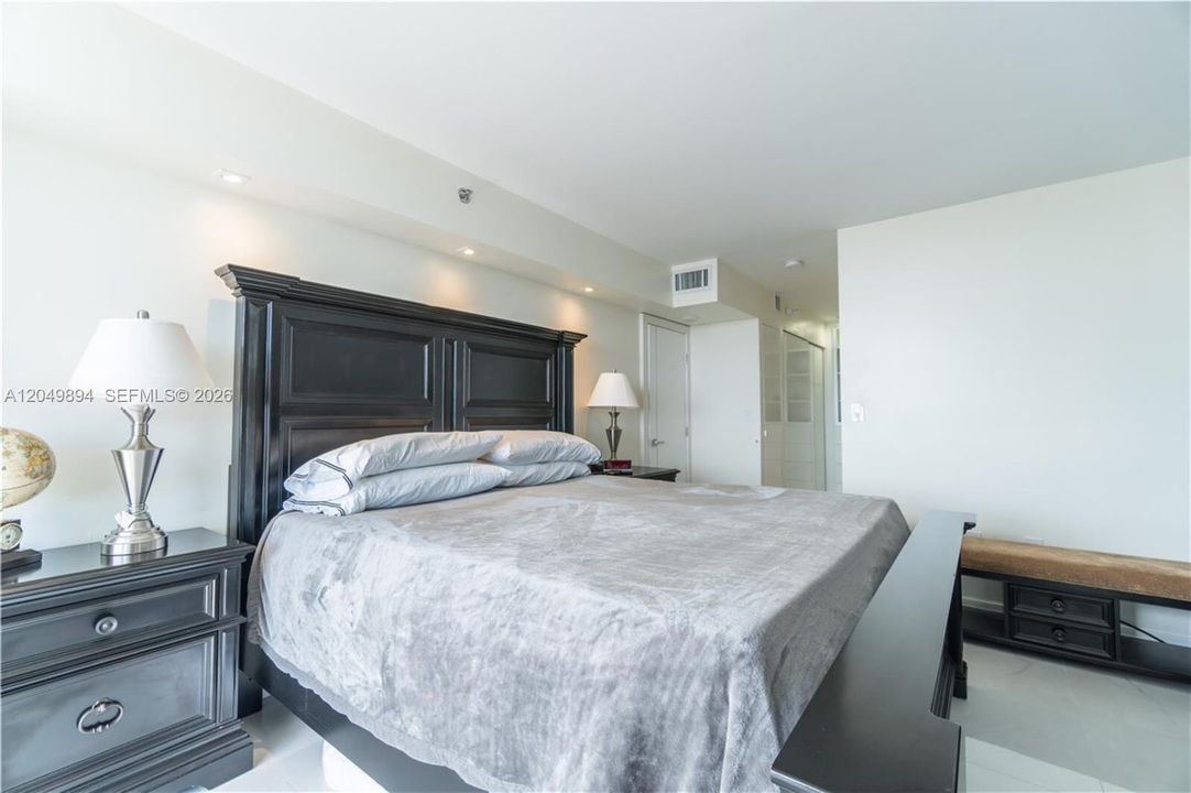 For Rent: $3,350 (2 beds, 2 baths, 1100 Square Feet)