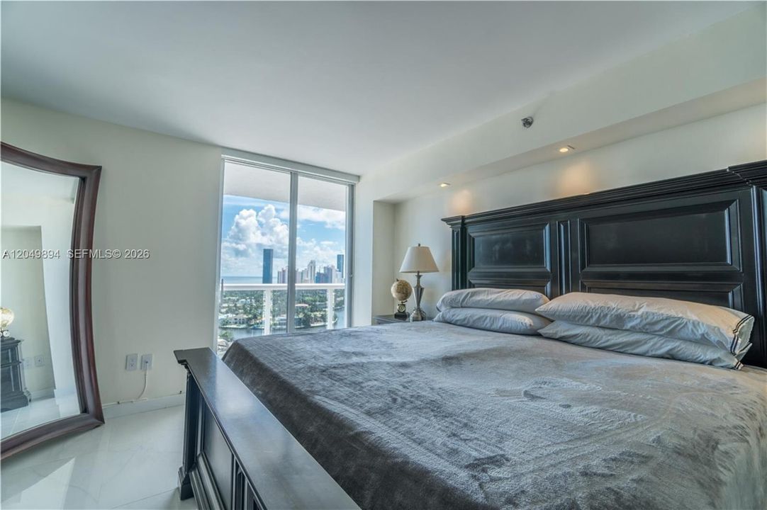 For Rent: $3,350 (2 beds, 2 baths, 1100 Square Feet)