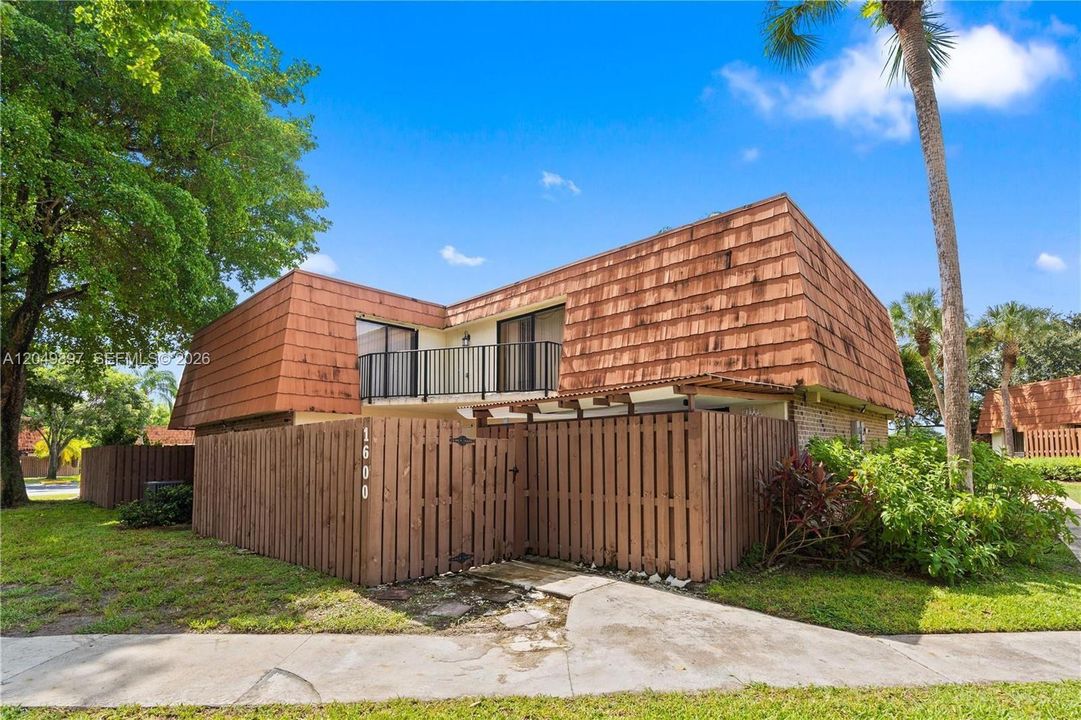 For Rent: $2,800 (3 beds, 2 baths, 1460 Square Feet)