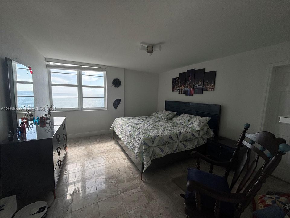 For Rent: $3,000 (1 beds, 1 baths, 1006 Square Feet)