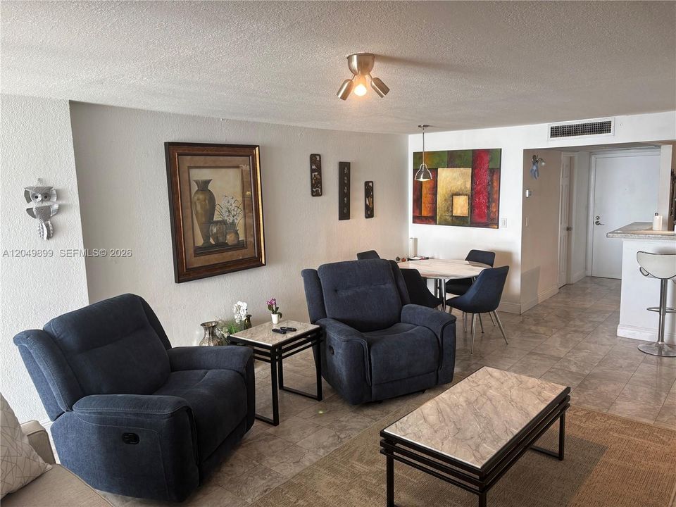 For Rent: $3,000 (1 beds, 1 baths, 1006 Square Feet)