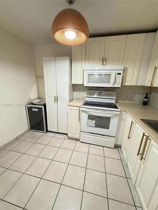 For Rent: $1,600 (1 beds, 1 baths, 790 Square Feet)