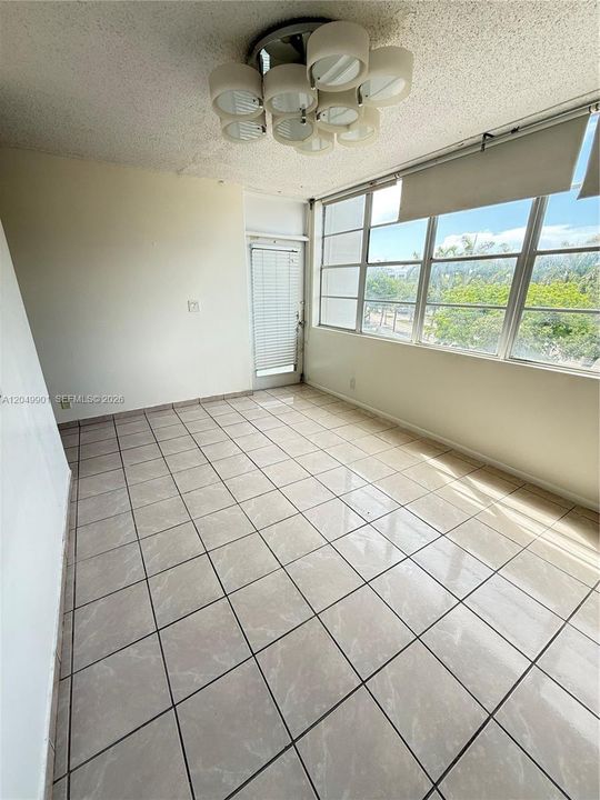 For Rent: $1,600 (1 beds, 1 baths, 790 Square Feet)