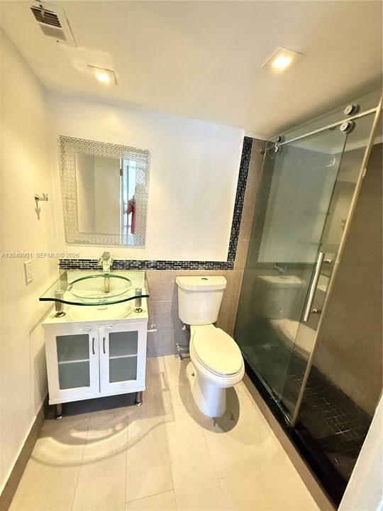 For Rent: $1,600 (1 beds, 1 baths, 790 Square Feet)