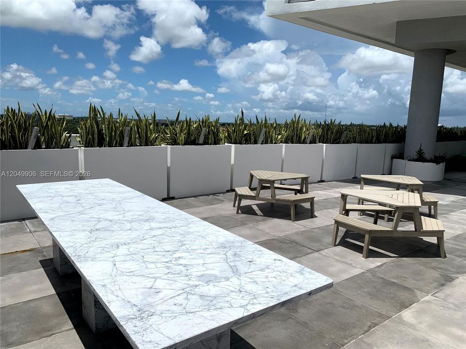 For Rent: $4,100 (2 beds, 2 baths, 1179 Square Feet)