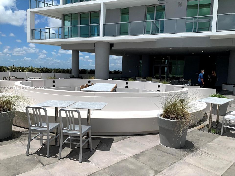 For Rent: $4,100 (2 beds, 2 baths, 1179 Square Feet)