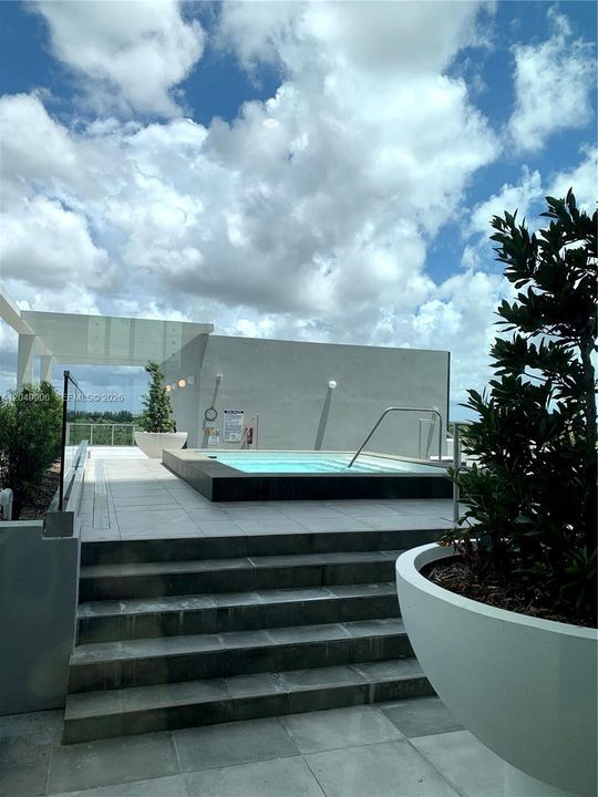 For Rent: $4,100 (2 beds, 2 baths, 1179 Square Feet)
