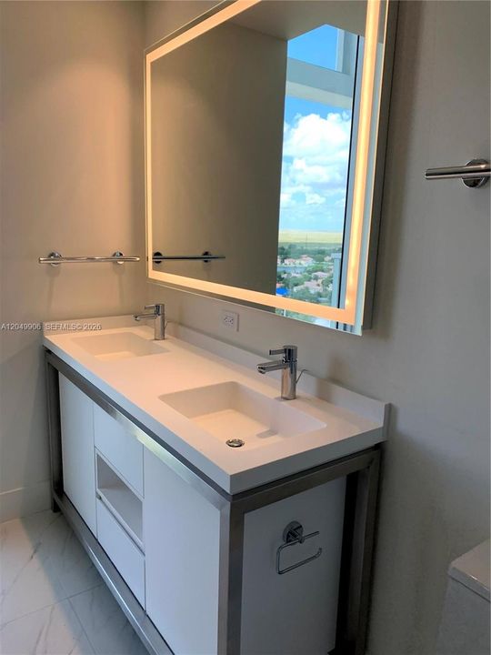 For Rent: $4,100 (2 beds, 2 baths, 1179 Square Feet)