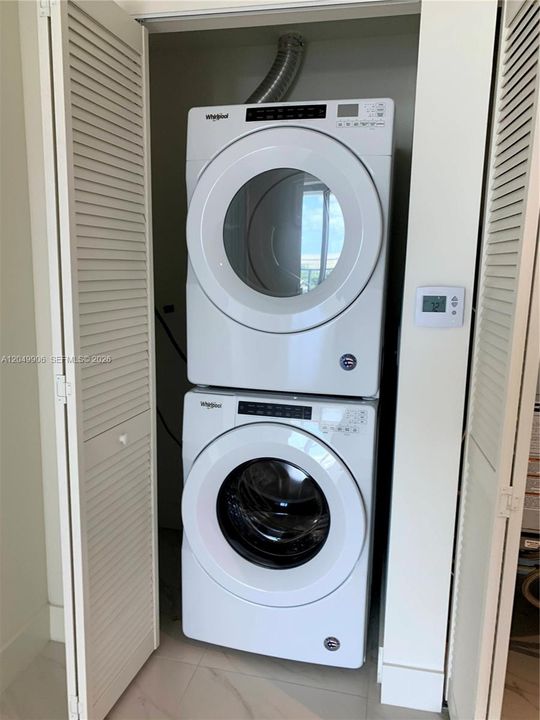 For Rent: $4,100 (2 beds, 2 baths, 1179 Square Feet)