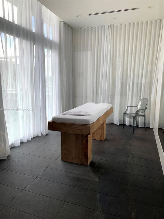 For Rent: $4,100 (2 beds, 2 baths, 1179 Square Feet)