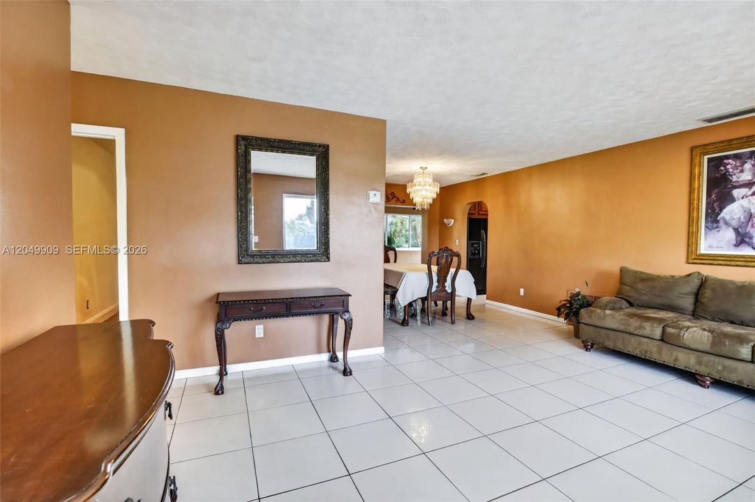 For Sale: $625,000 (5 beds, 2 baths, 2115 Square Feet)