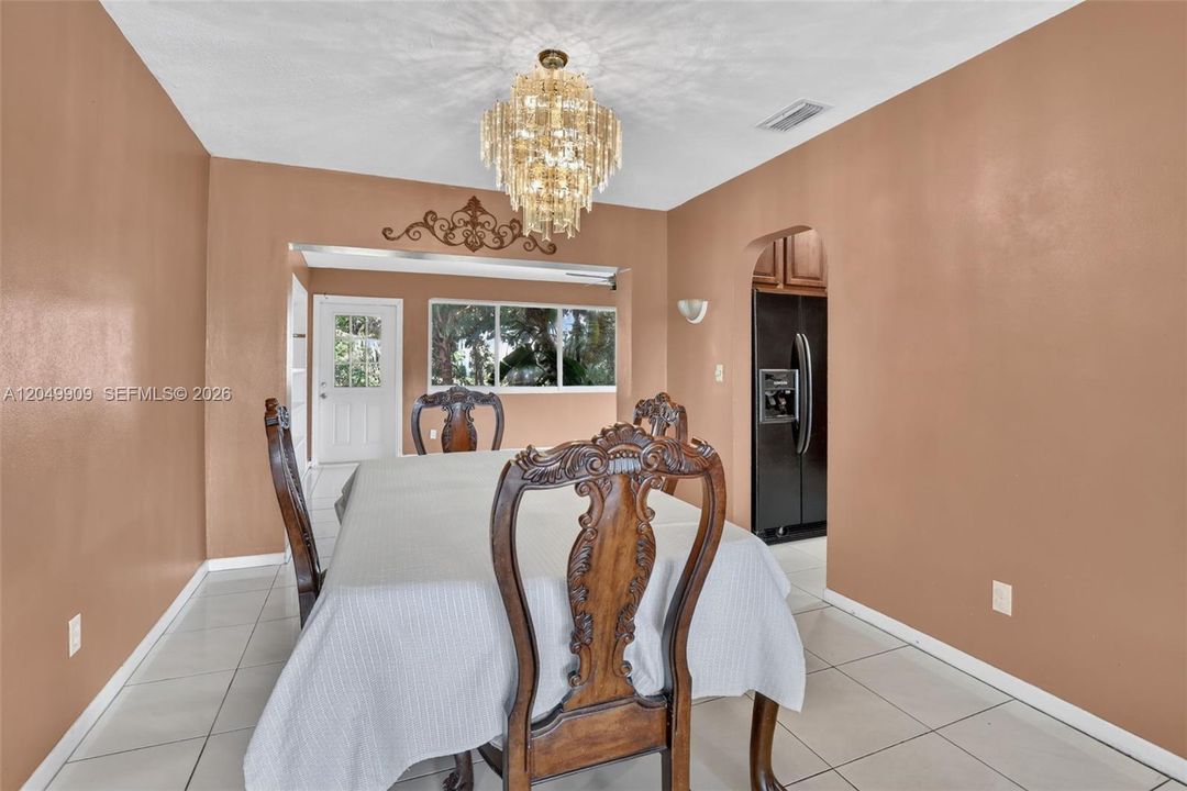 For Sale: $625,000 (5 beds, 2 baths, 2115 Square Feet)