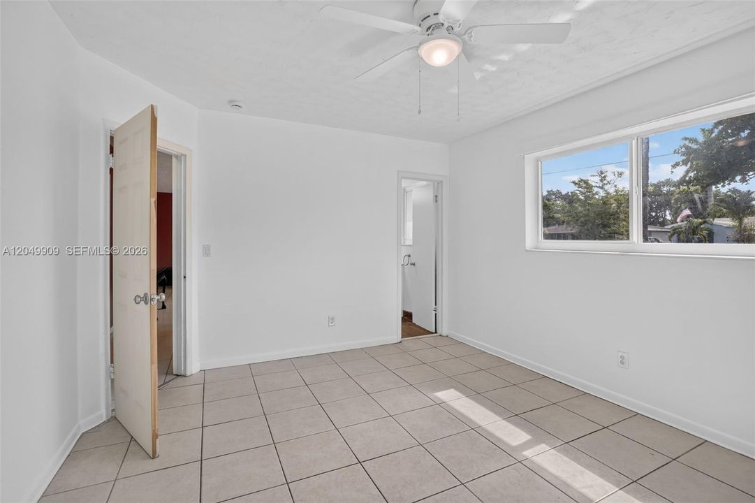 For Sale: $625,000 (5 beds, 2 baths, 2115 Square Feet)