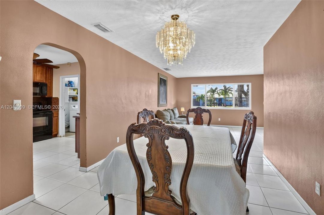 For Sale: $625,000 (5 beds, 2 baths, 2115 Square Feet)