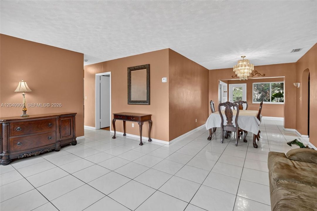 For Sale: $625,000 (5 beds, 2 baths, 2115 Square Feet)