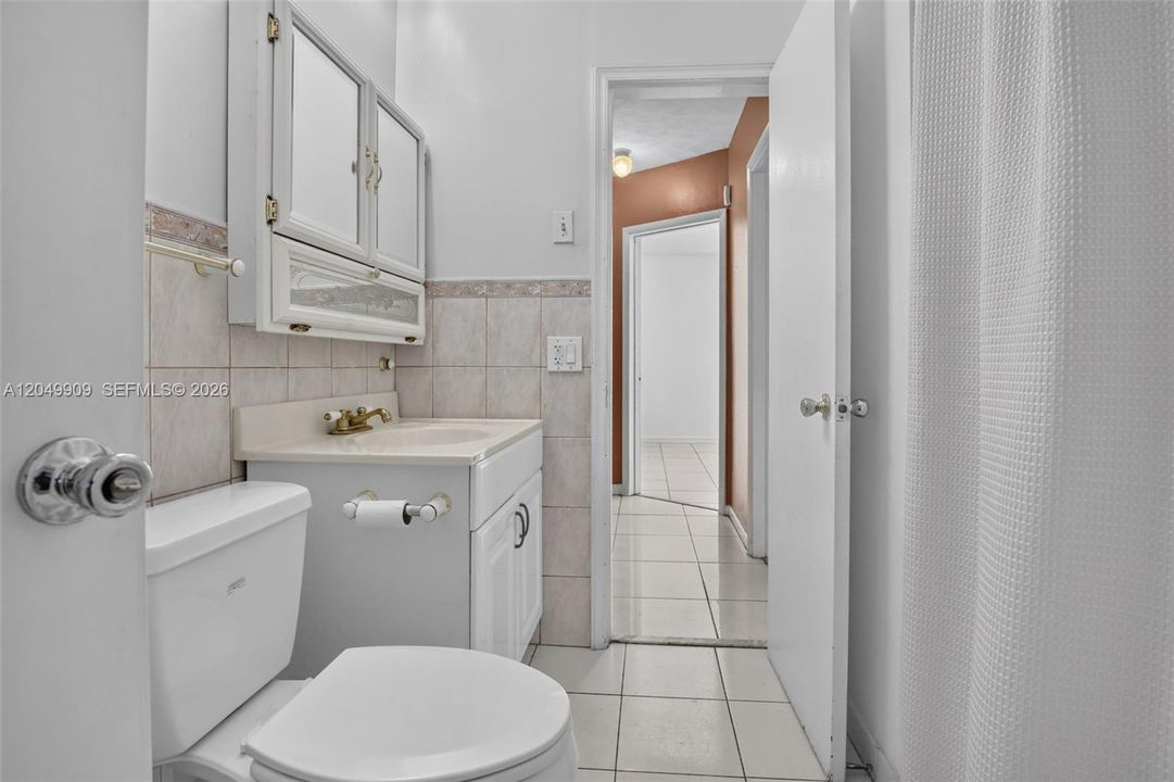 For Sale: $625,000 (5 beds, 2 baths, 2115 Square Feet)