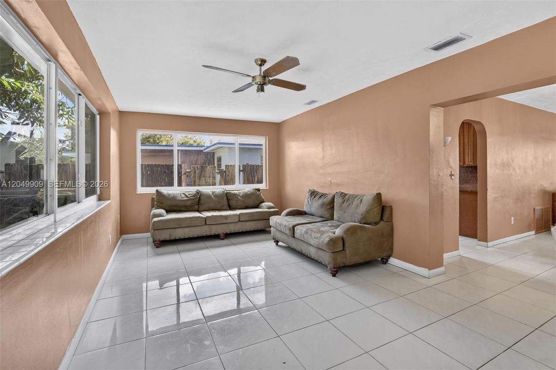 For Sale: $625,000 (5 beds, 2 baths, 2115 Square Feet)