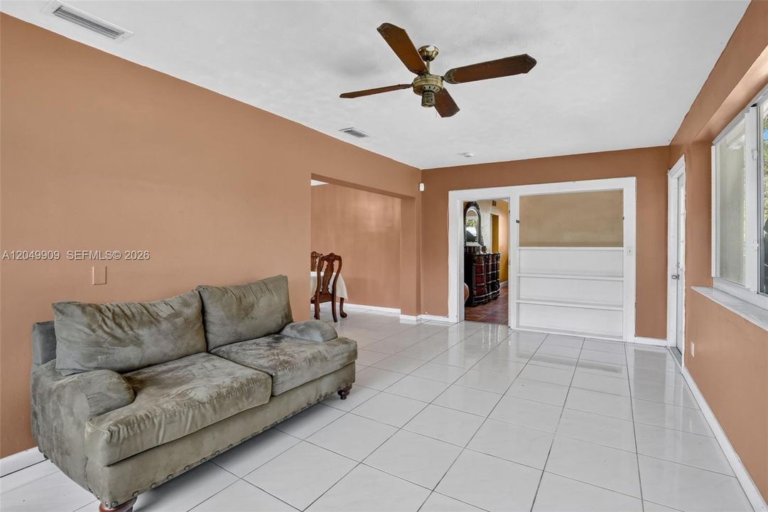 For Sale: $625,000 (5 beds, 2 baths, 2115 Square Feet)
