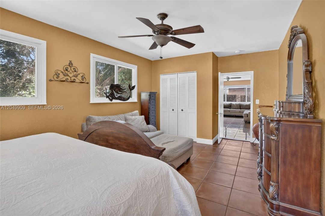 For Sale: $625,000 (5 beds, 2 baths, 2115 Square Feet)