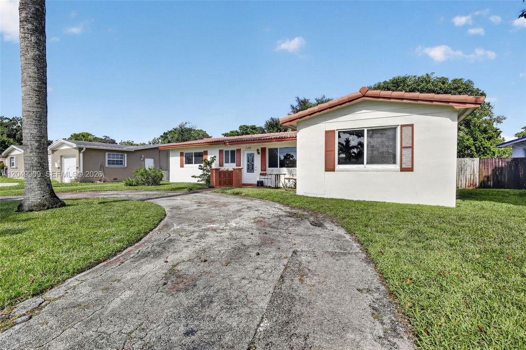 For Sale: $625,000 (5 beds, 2 baths, 2115 Square Feet)