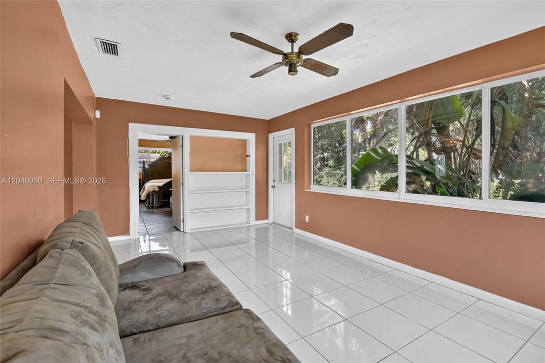 For Sale: $625,000 (5 beds, 2 baths, 2115 Square Feet)