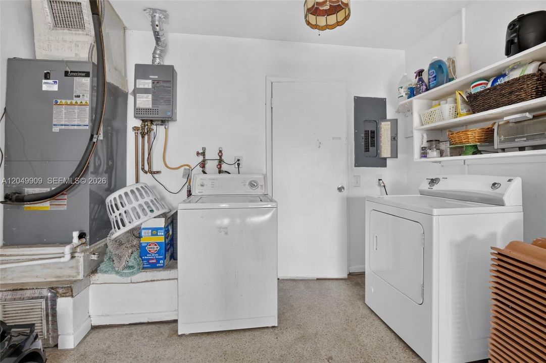 For Sale: $625,000 (5 beds, 2 baths, 2115 Square Feet)