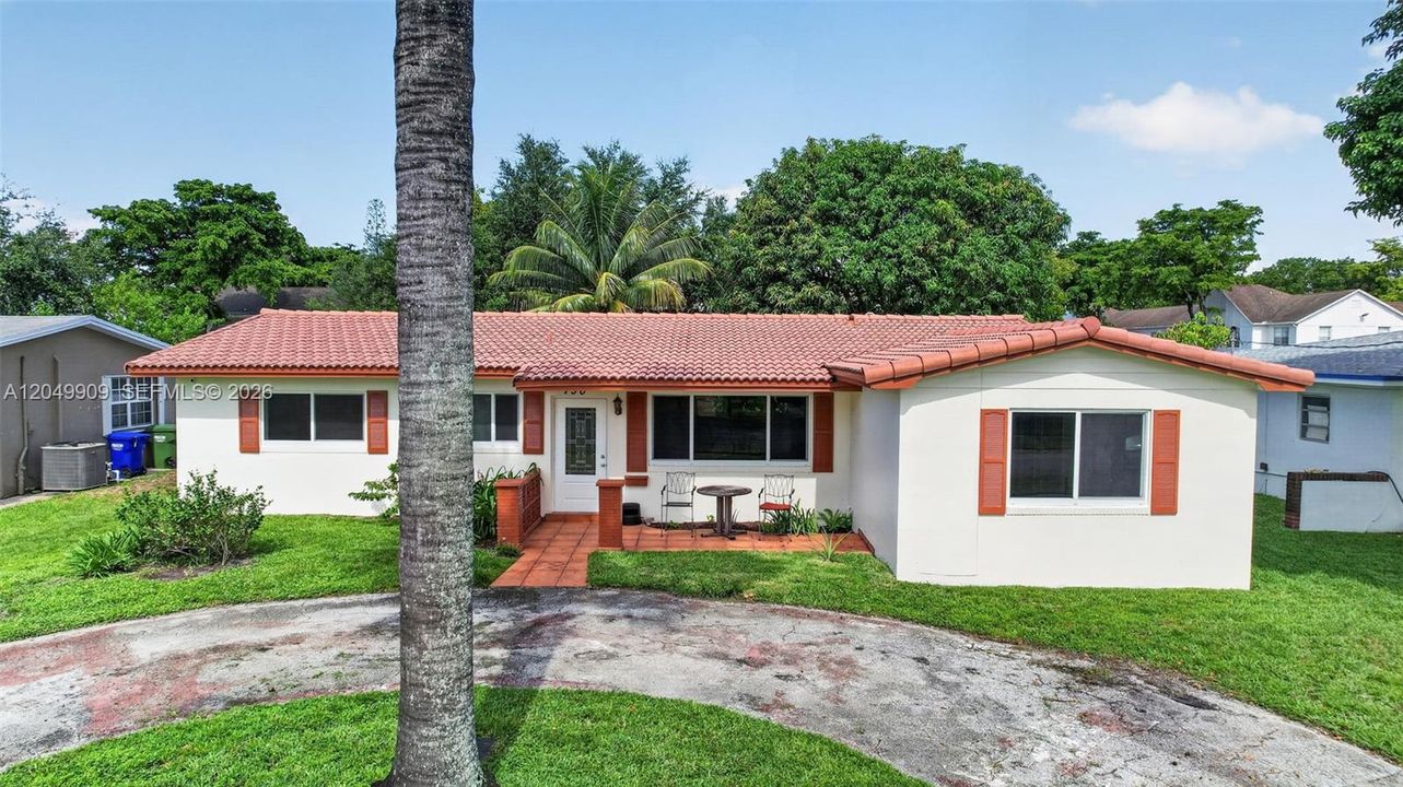 For Sale: $625,000 (5 beds, 2 baths, 2115 Square Feet)
