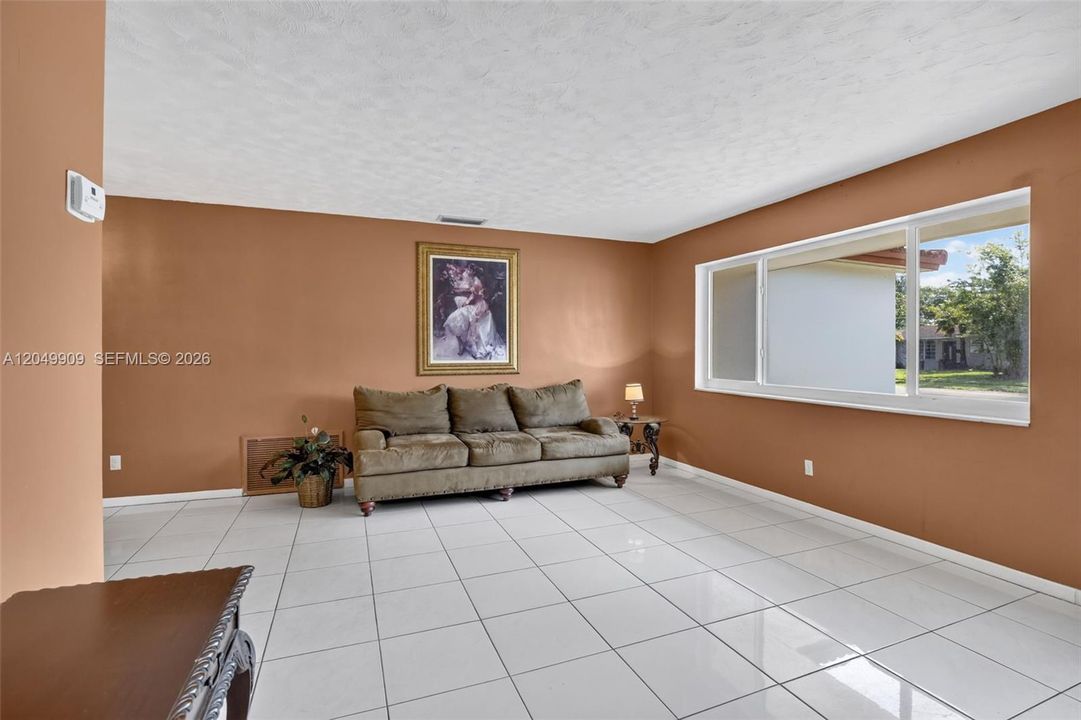For Sale: $625,000 (5 beds, 2 baths, 2115 Square Feet)