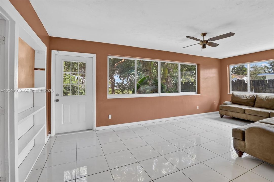 For Sale: $625,000 (5 beds, 2 baths, 2115 Square Feet)