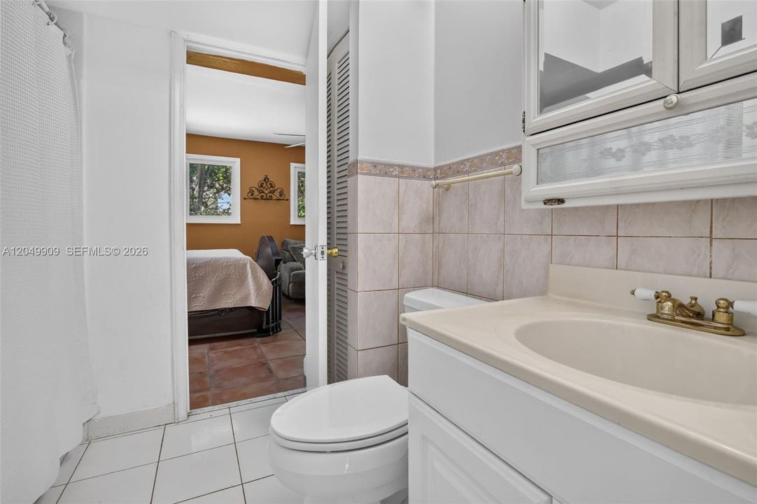 For Sale: $625,000 (5 beds, 2 baths, 2115 Square Feet)