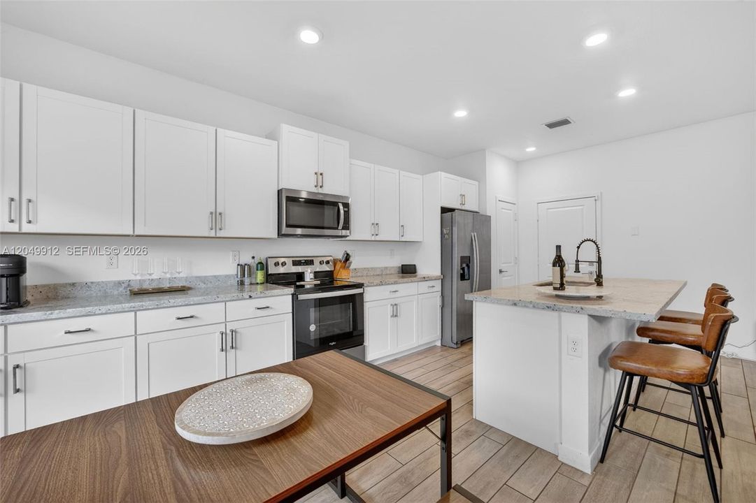 For Rent: $2,900 (4 beds, 3 baths, 1757 Square Feet)
