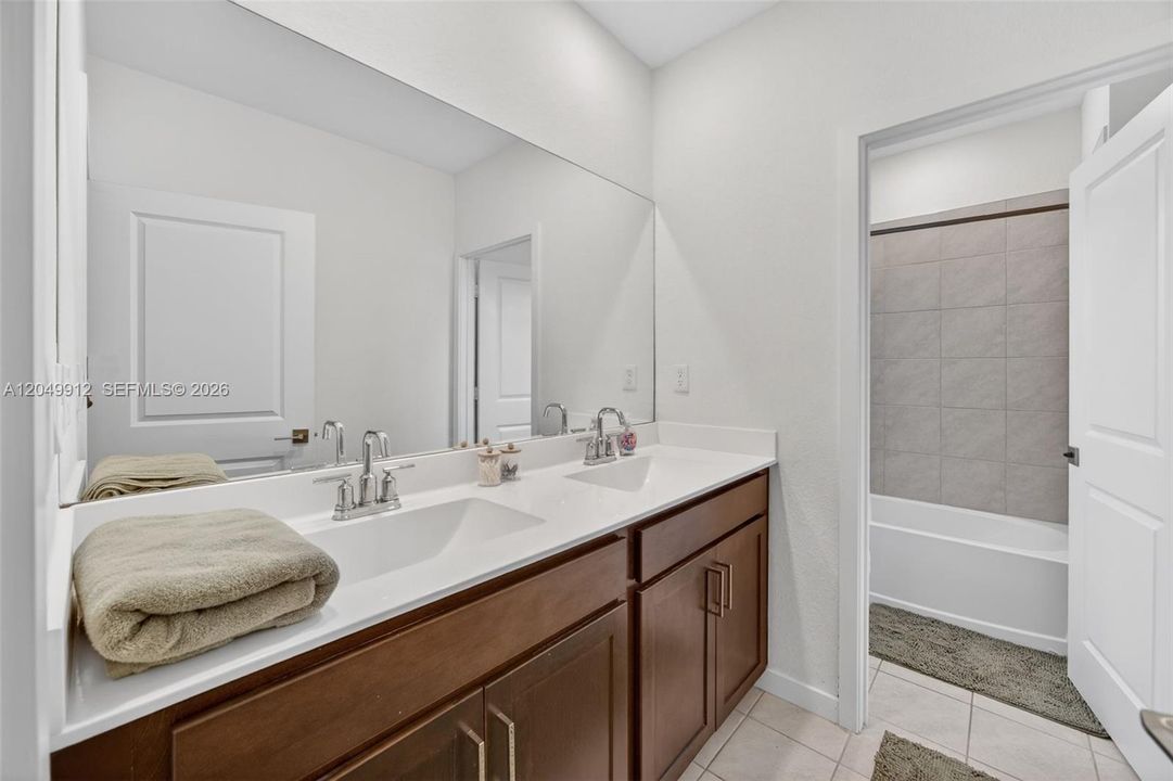 For Rent: $2,900 (4 beds, 3 baths, 1757 Square Feet)