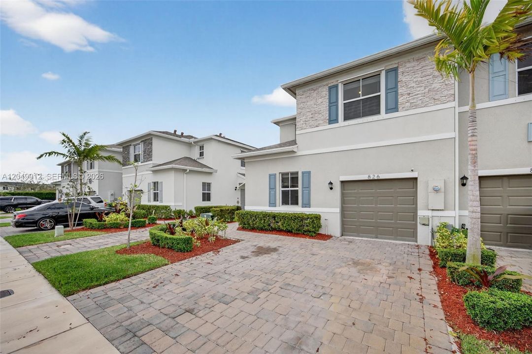 For Rent: $2,900 (4 beds, 3 baths, 1757 Square Feet)
